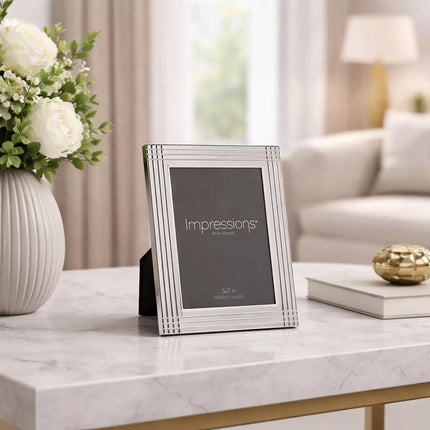 Widdop & Co. Silver Plated Photo Frame 5 x 7 Inch - Modern Metal Picture Frame - Freestanding Photo Display for Home, Office, Wedding & Family Photos